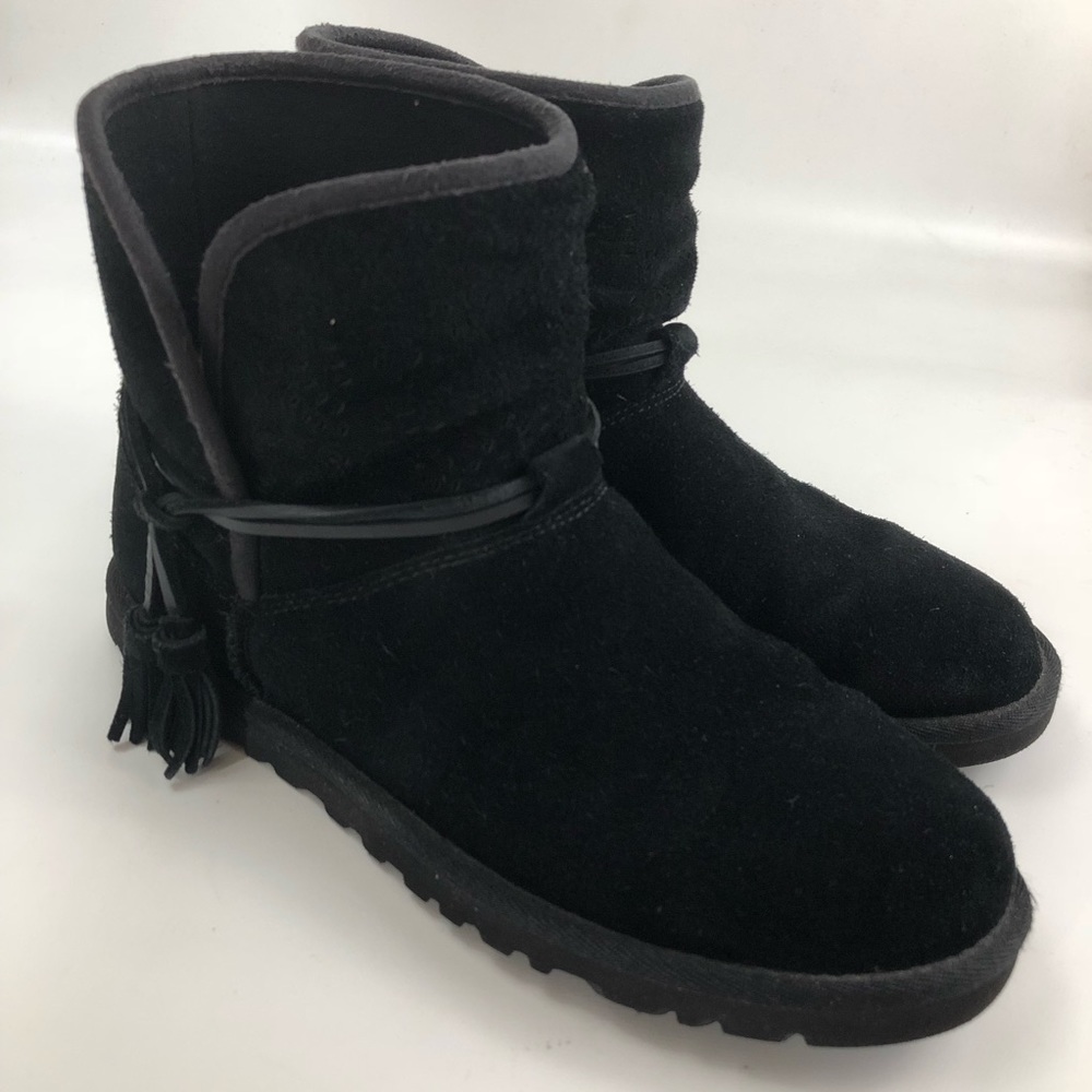 Ugg Short Boot - Picture 2 of 8